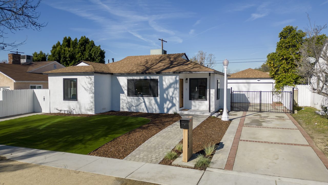 Contemporary home exterior